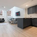 Centre Modern Luxury Duplex 2-bedroom *
