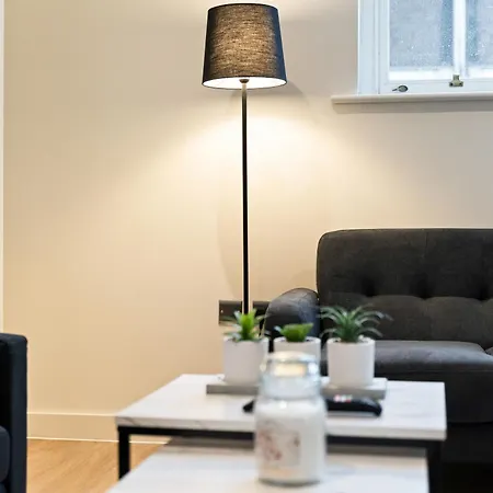 Centre Modern Luxury Duplex 2-bedroom דירה