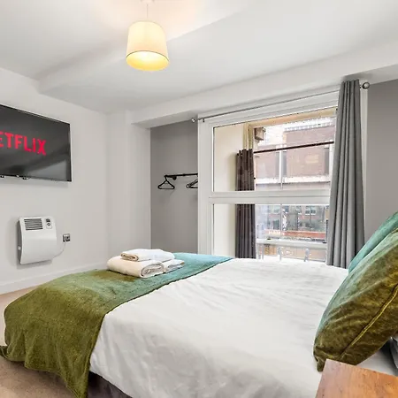 Centre Modern Luxury Duplex 2-bedroom *