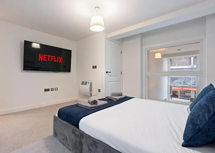 Centre Modern Luxury Duplex 2-bedroom Apartment *