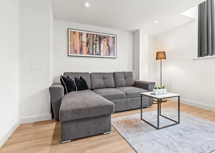 Centre Modern Luxury Duplex 2-bedroom Apartment *