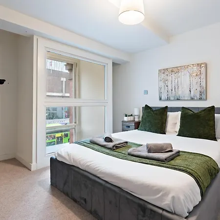 Centre Modern Luxury Duplex 2-bedroom